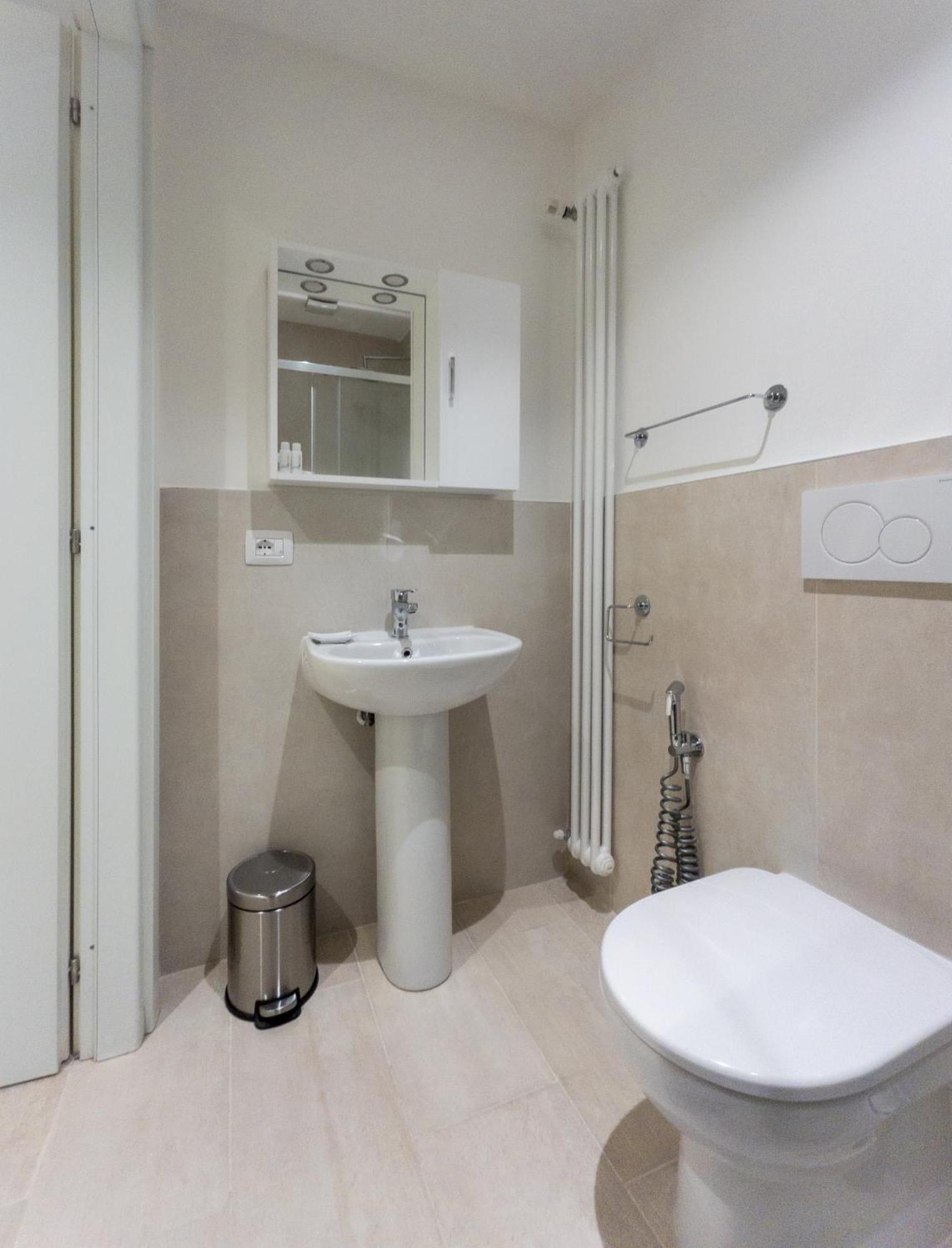 Rrrapido Holy Suites And Rooms - Via Sardegna Milano Exterior foto
